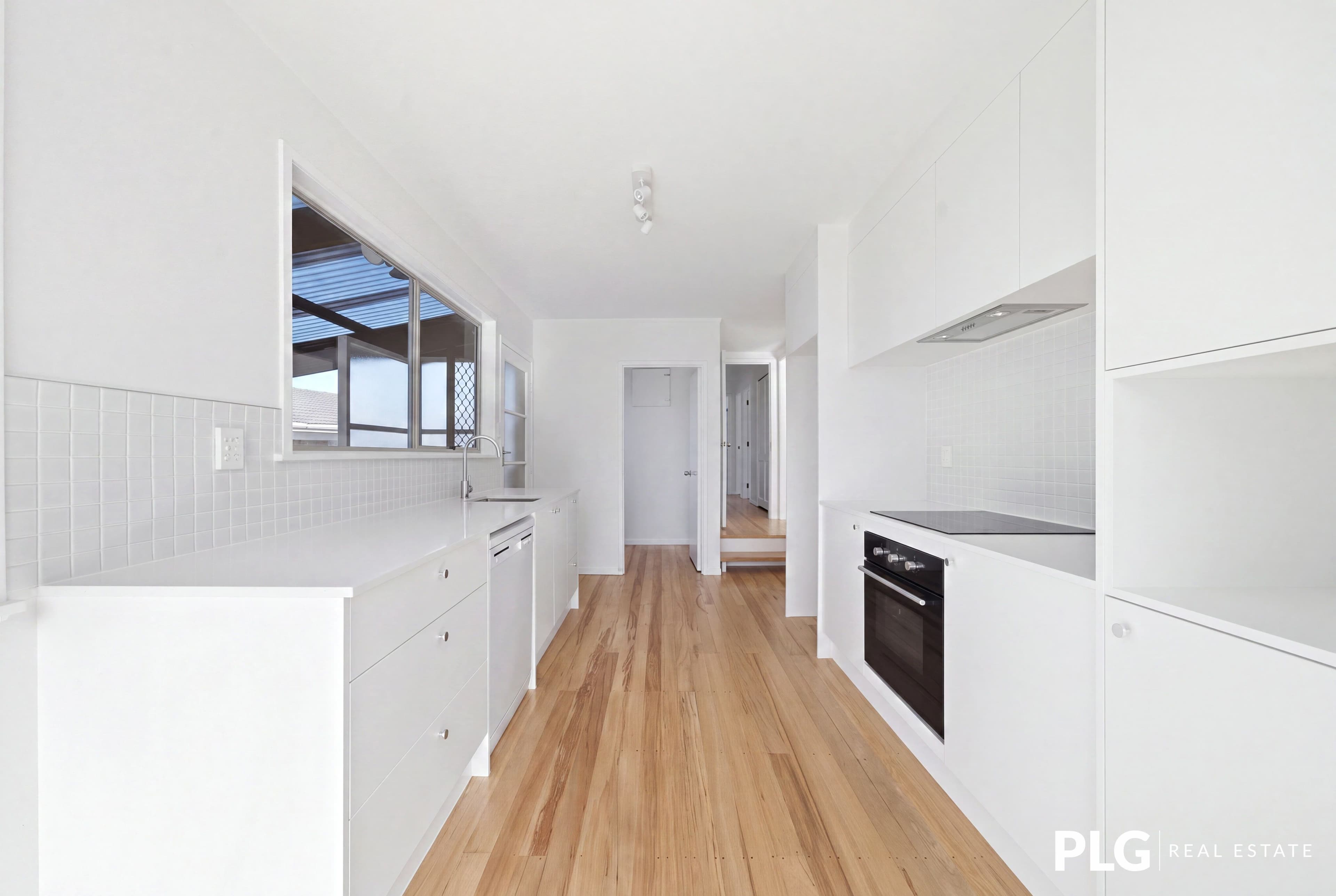12 Farnborough Crescent, photo 4